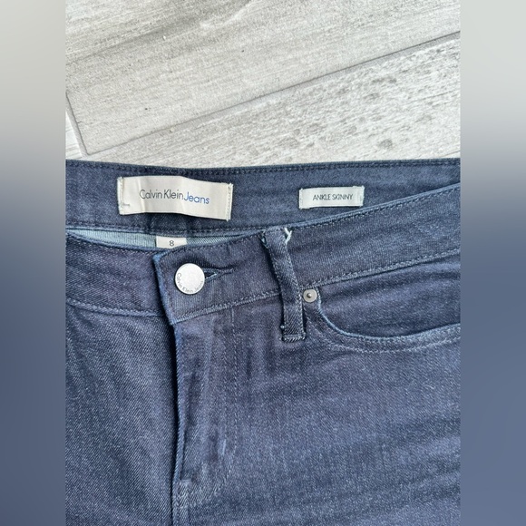 Calvin Klein Women's Dark Wash Skinny Ankle Jeans - 8 - Picture 2 of 4